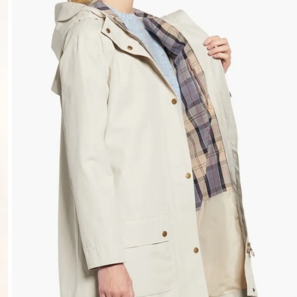 Barbour women’s rain jacket - Picture 4 of 9